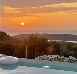 4 bedroom villa with pool & seaview, near Acharavi, sleeps 9